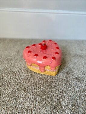 NWOT Love & Cupcakes Ceramic Glossy Valentine's Day Faux Cake With Cherry